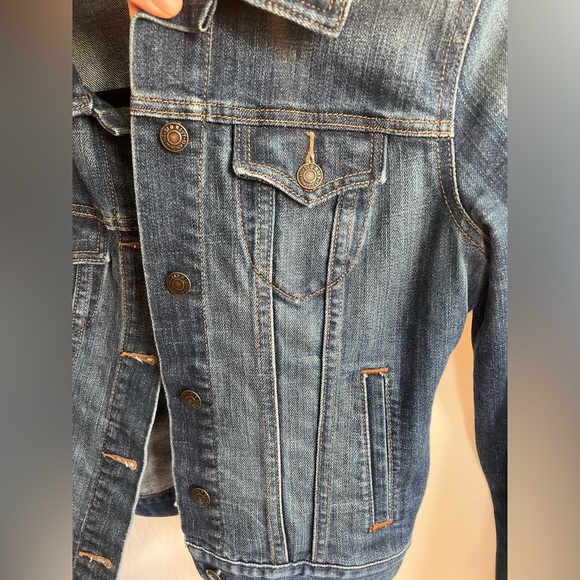 Old Navy Jean Jacket- size Medium - Picture 7 of 8